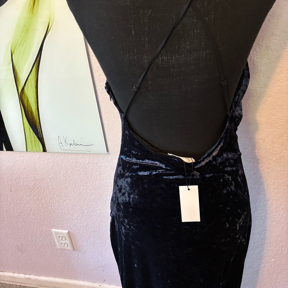 New crushed velvet dress size medium - Picture 4 of 5